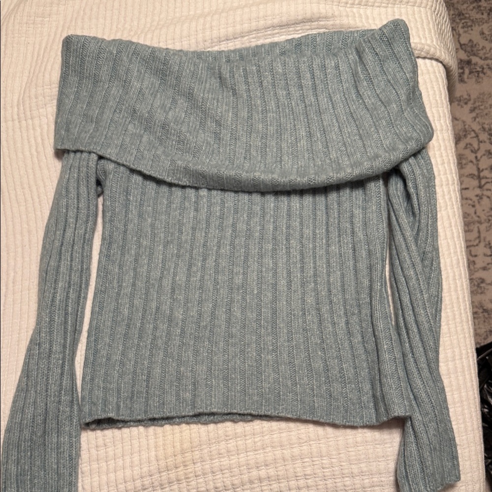 Elegant Off-Shoulder Ribbed Abercrombie Sweater